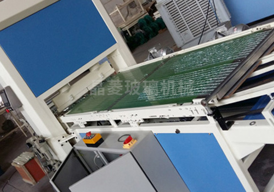 玻璃鋼(gāng)化爐設備 玻(bō)璃鋼化爐設備